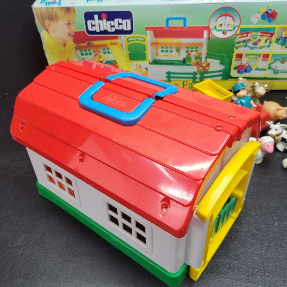 Chicco Farm Vintage Portable Barn Playset 21 Pieces Tractor Animals Figures Box